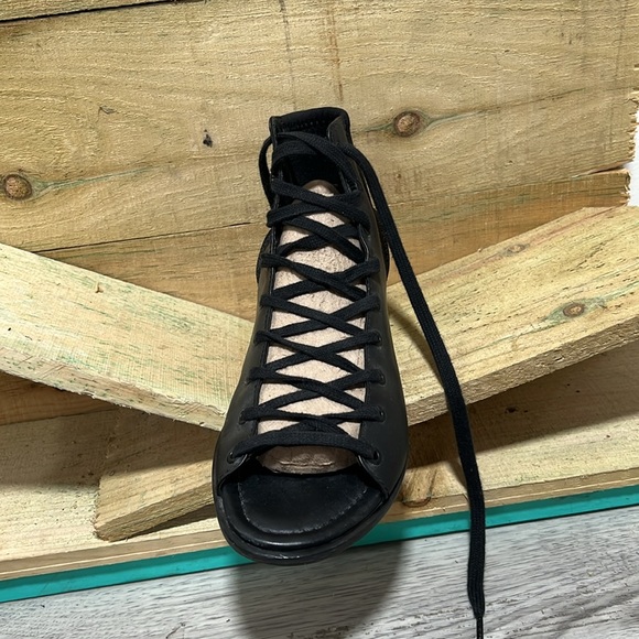 A7EIJE Black Genuine Leather lace up sandals size 7.5 - Picture 5 of 9